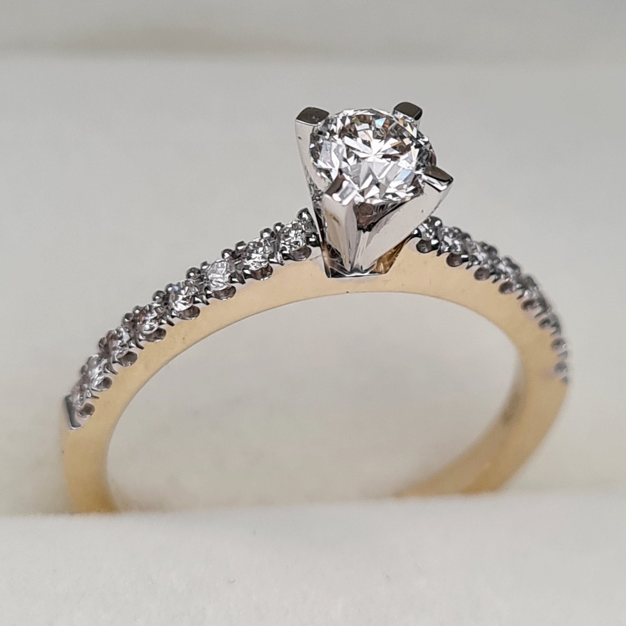 Кольцо Deimantas 96293203 16,5р 2,29гр 0,52ct. купить,NaN