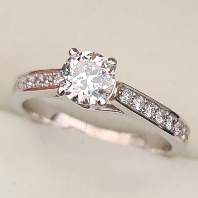 Кольцо Deimantas 85367223 16,5р 2,63гр 0,76ct. купить,NaN