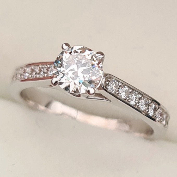 Кольцо Deimantas 85367223 16,5р 2,63гр 0,76ct. купить,NaN