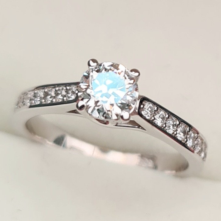 Кольцо Deimantas 85367223 16,5р 2,63гр 0,76ct. купить,NaN