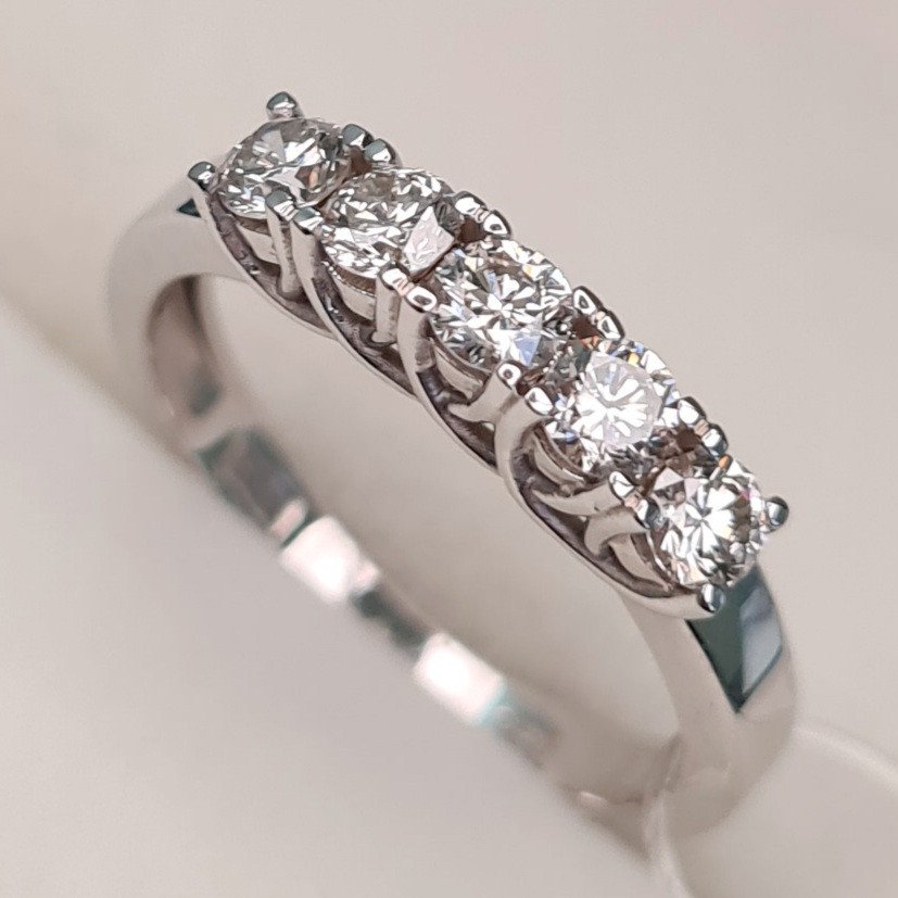 Кольцо Deimantas 85385928 16,5р 2,41гр 0,50ct. купить,NaN