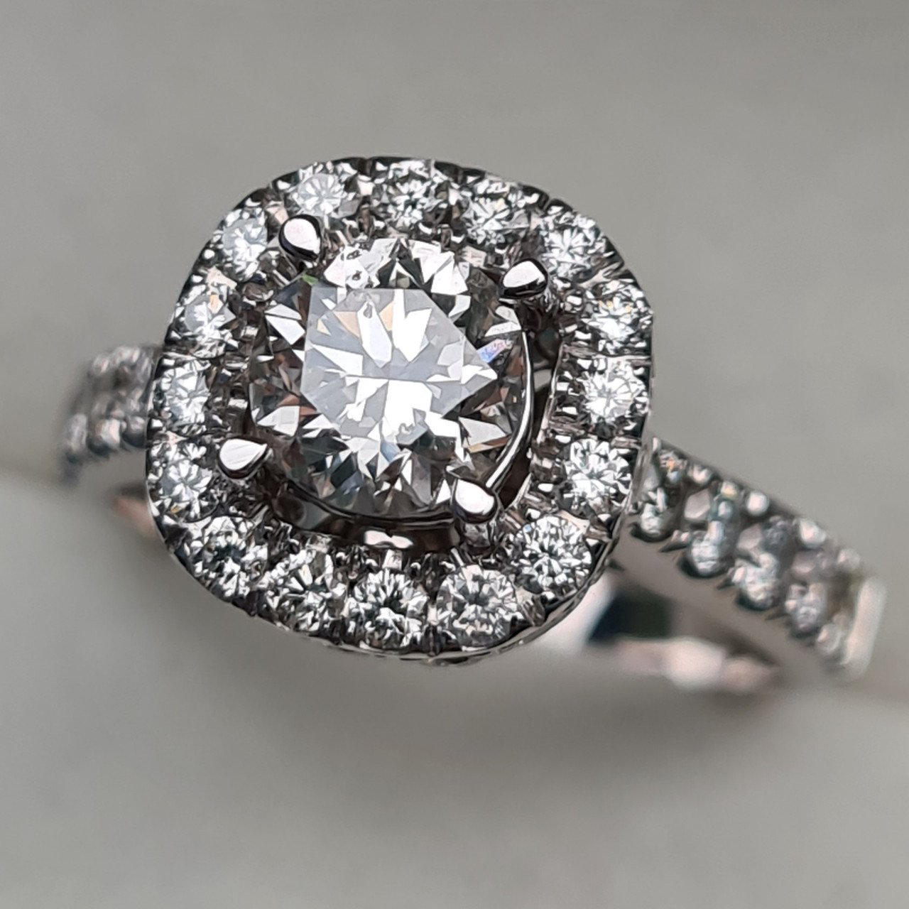 Кольцо Deimantas 94646641 16,51р 4,36гр 2,10ct. купить,NaN
