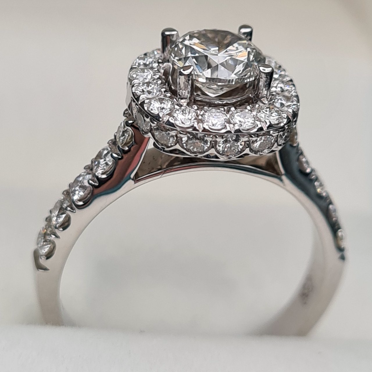Кольцо Deimantas 94646641 16,51р 4,36гр 2,10ct. купить,NaN