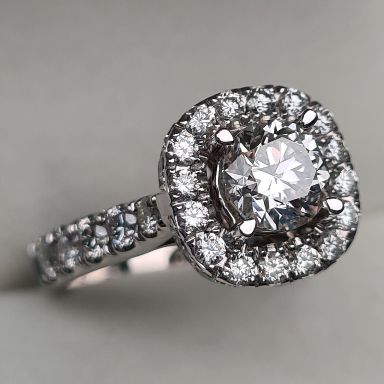 Кольцо Deimantas 94646641 16,51р 4,36гр 2,10ct. купить,NaN