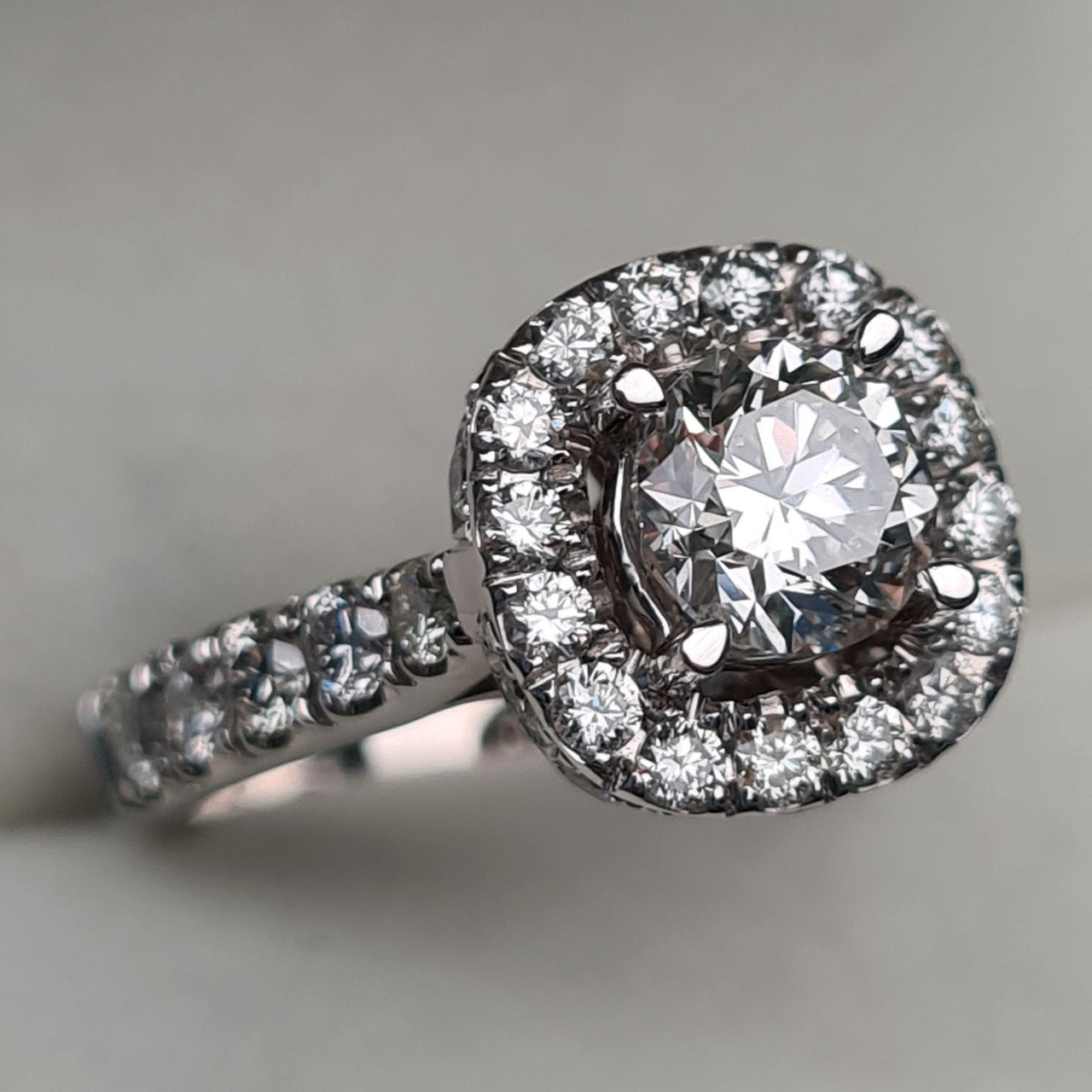 Кольцо Deimantas 94646641 16,51р 4,36гр 2,10ct. купить,NaN