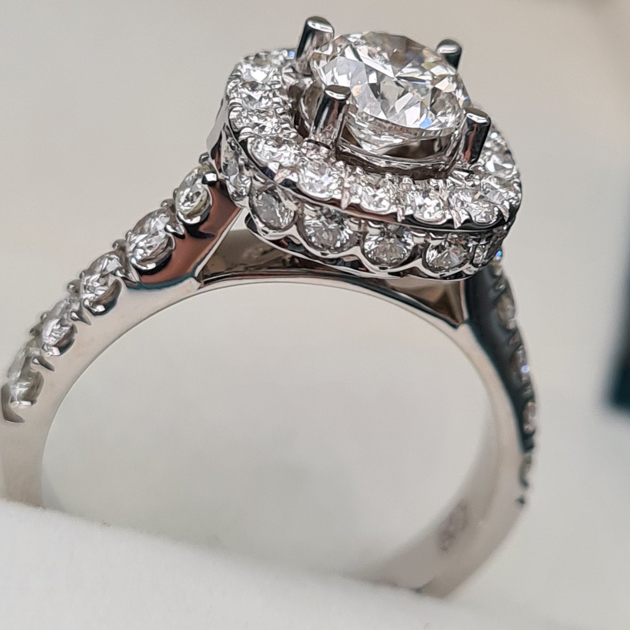 Кольцо Deimantas 94646641 16,51р 4,36гр 2,10ct. купить,NaN
