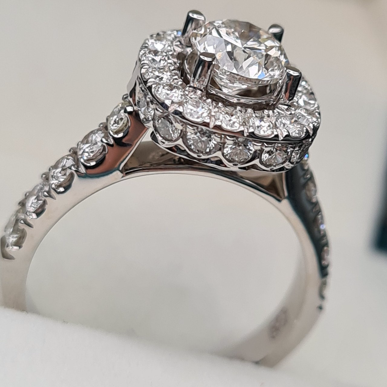 Кольцо Deimantas 94646641 16,51р 4,36гр 2,10ct. купить,NaN