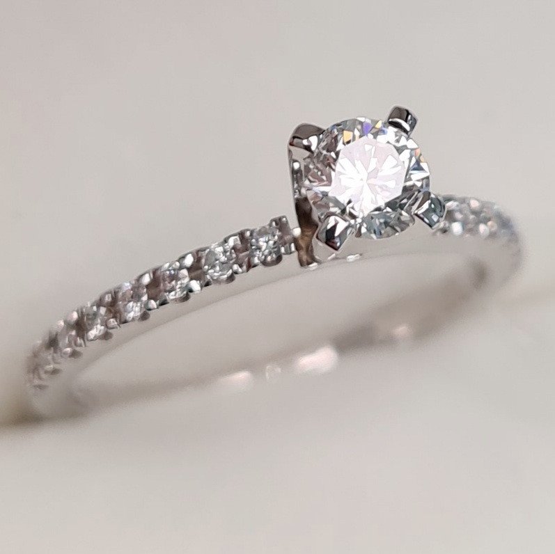 Кольцо Deimantas 96322297 16,51р 1,65гр 0,50ct. купить,NaN