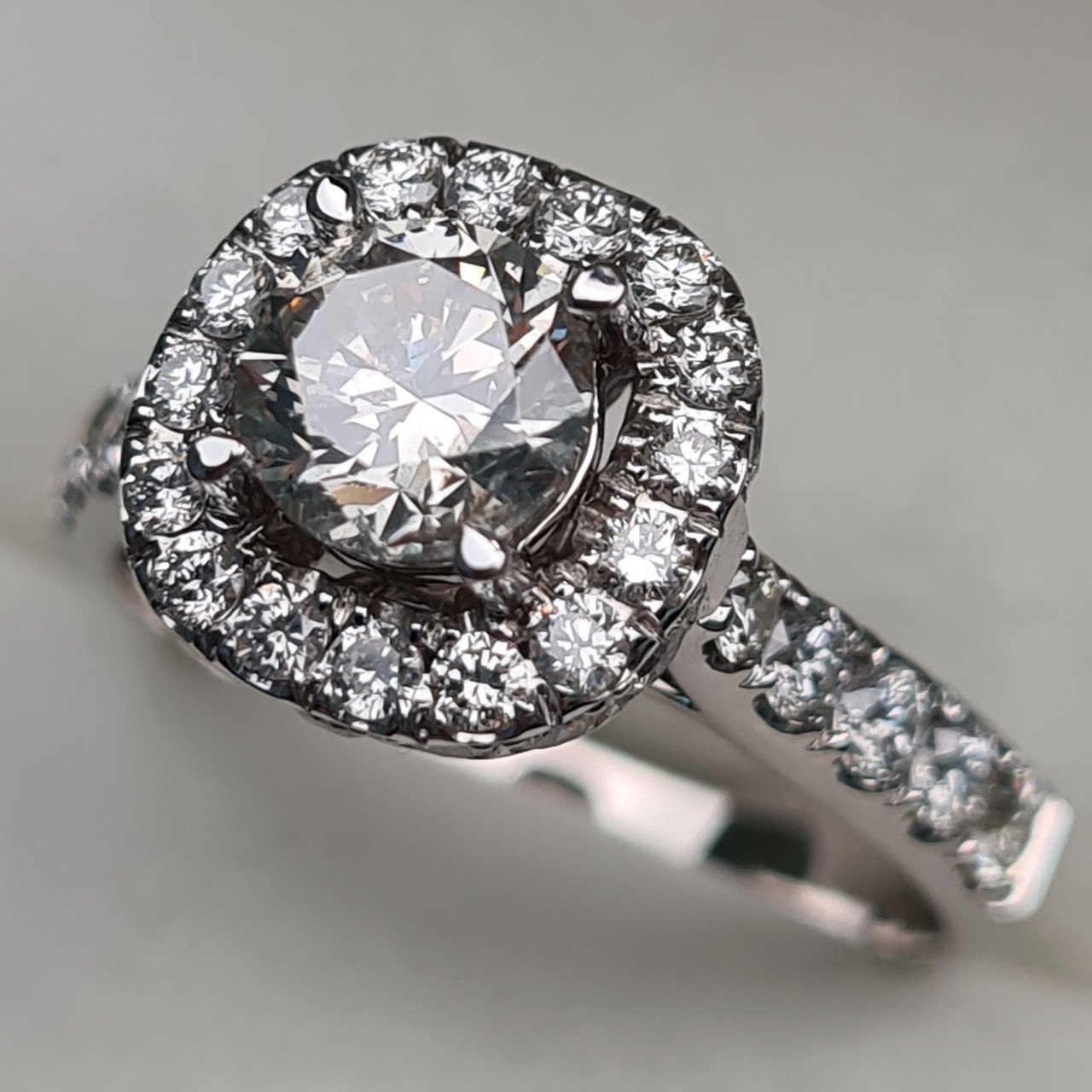 Кольцо Deimantas 94646683 18р 4,69гр 2,21ct. купить,NaN