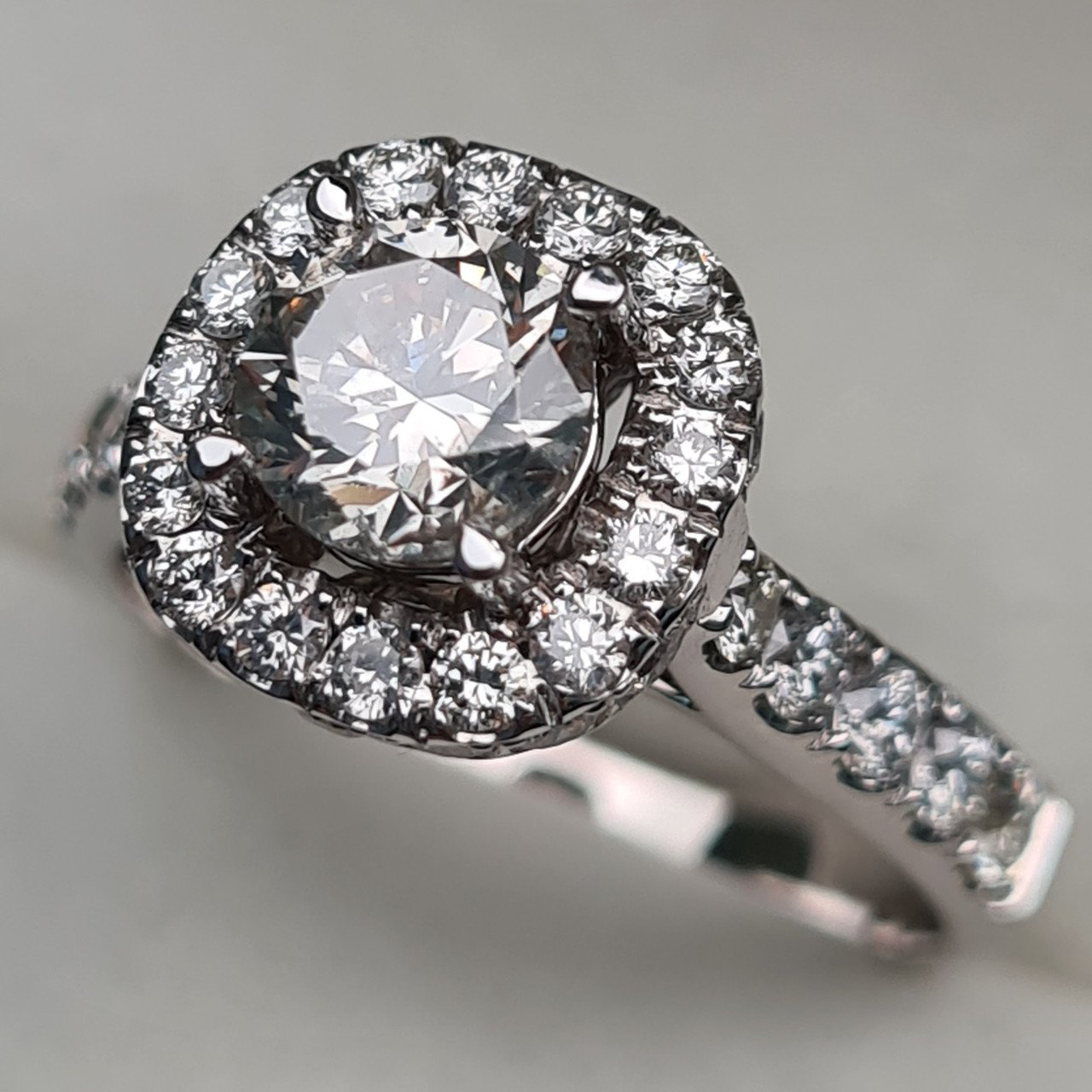 Кольцо Deimantas 94646683 18р 4,69гр 2,21ct. купить,NaN