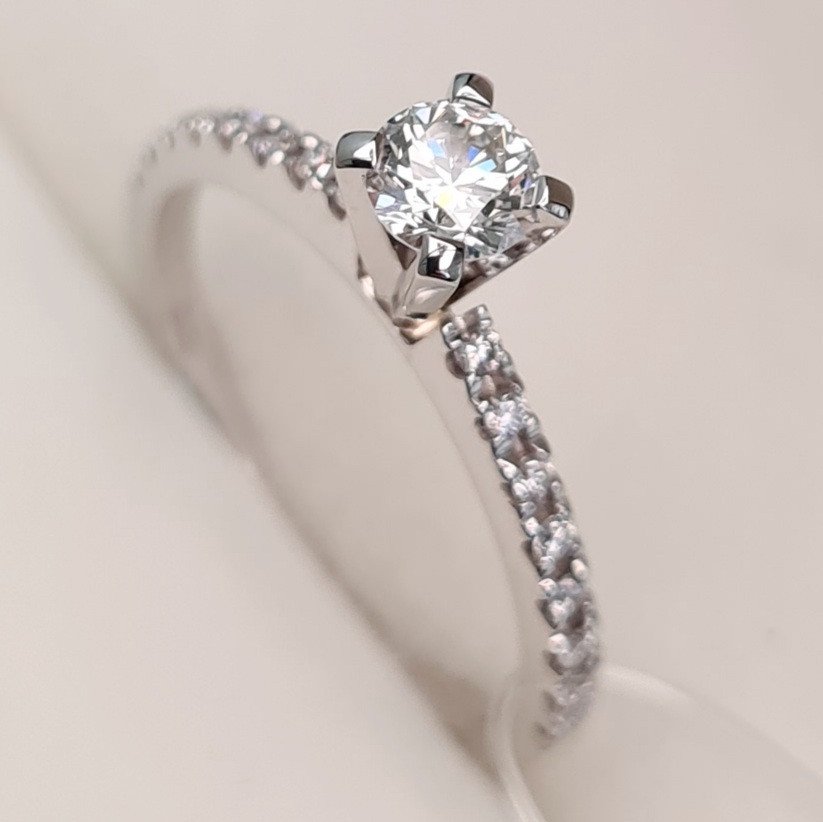Кольцо Deimantas 96322297 16,51р 1,65гр 0,50ct. купить,NaN