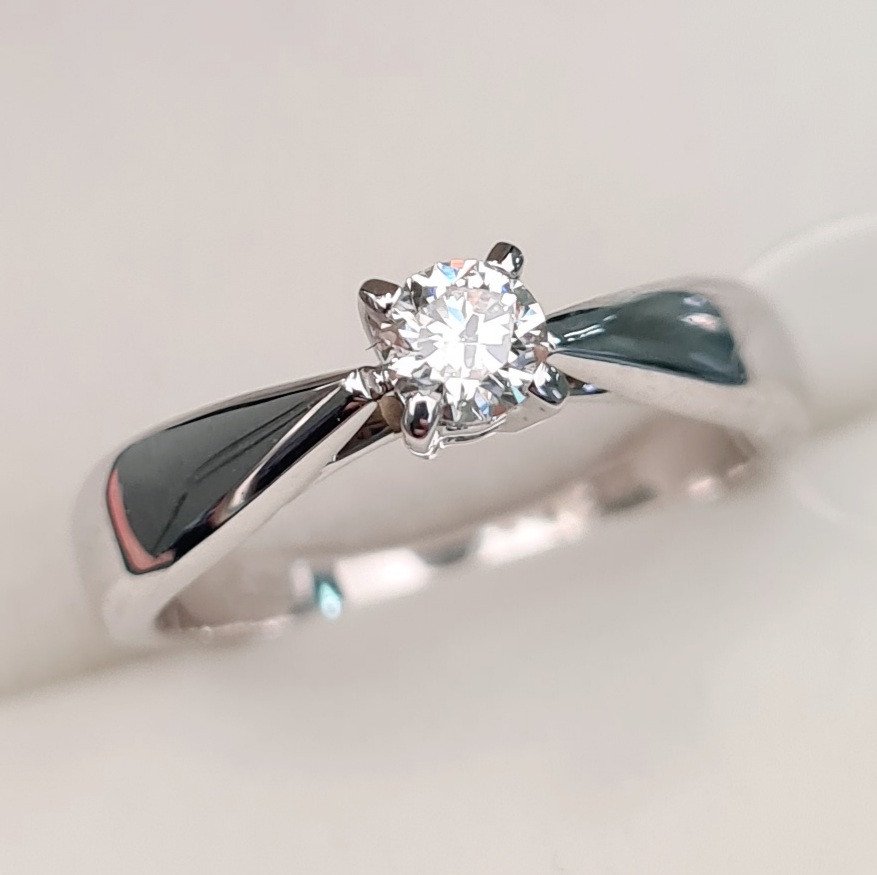 Кольцо Deimantas 85839735 16,5р 3,13гр 0,20ct. купить,NaN