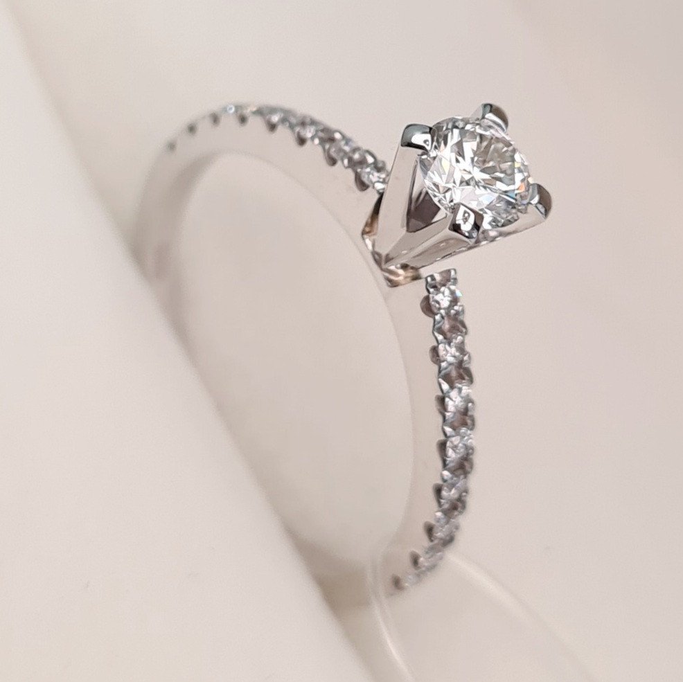 Кольцо Deimantas 96322297 16,51р 1,65гр 0,50ct. купить,NaN