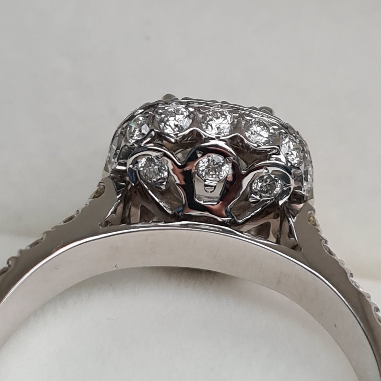 Кольцо Deimantas 94646683 18р 4,69гр 2,21ct. купить,NaN