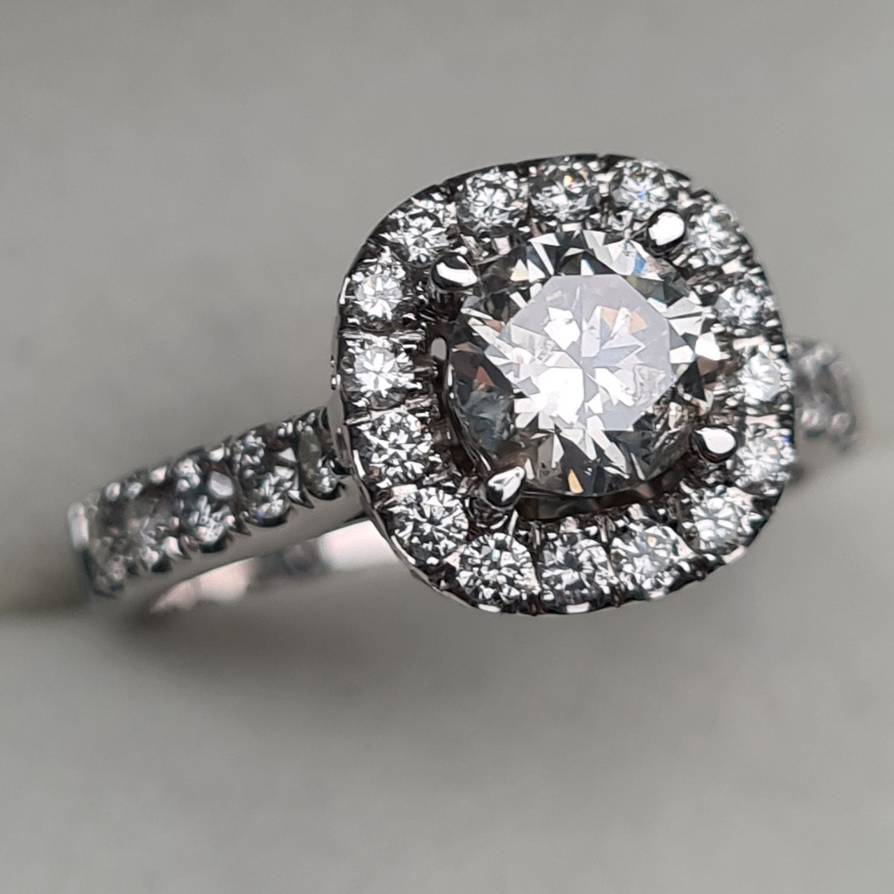 Кольцо Deimantas 94646683 18р 4,69гр 2,21ct. купить,NaN