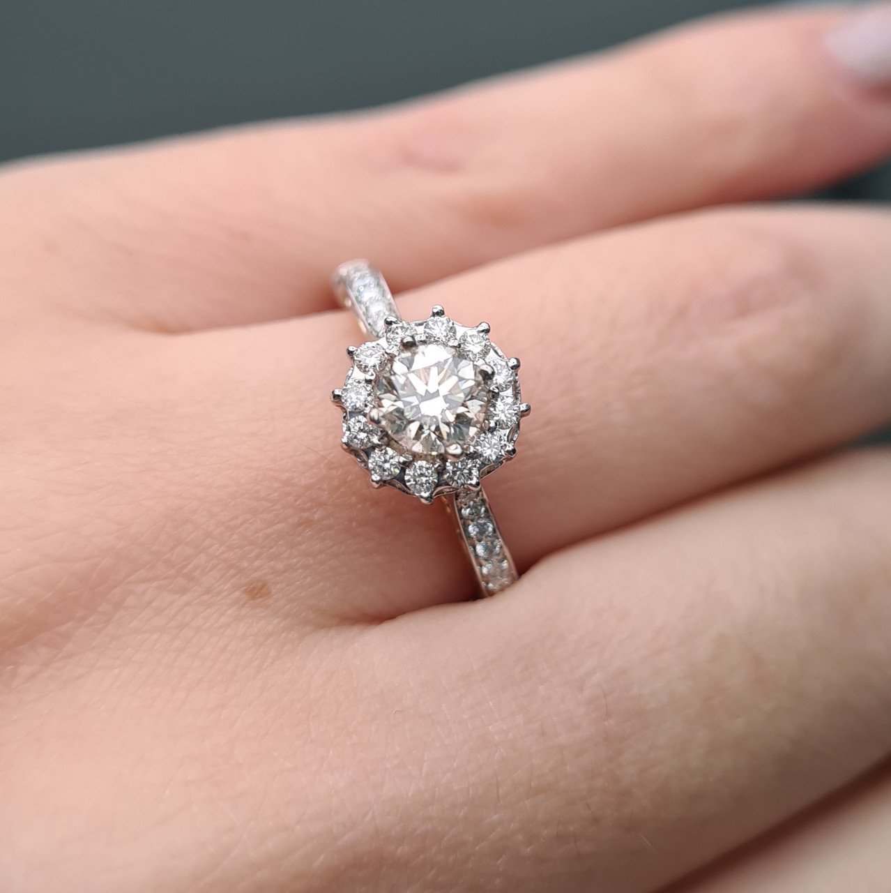 Кольцо Deimantas 94646865 18р 3,93гр 0,90ct. купить,NaN