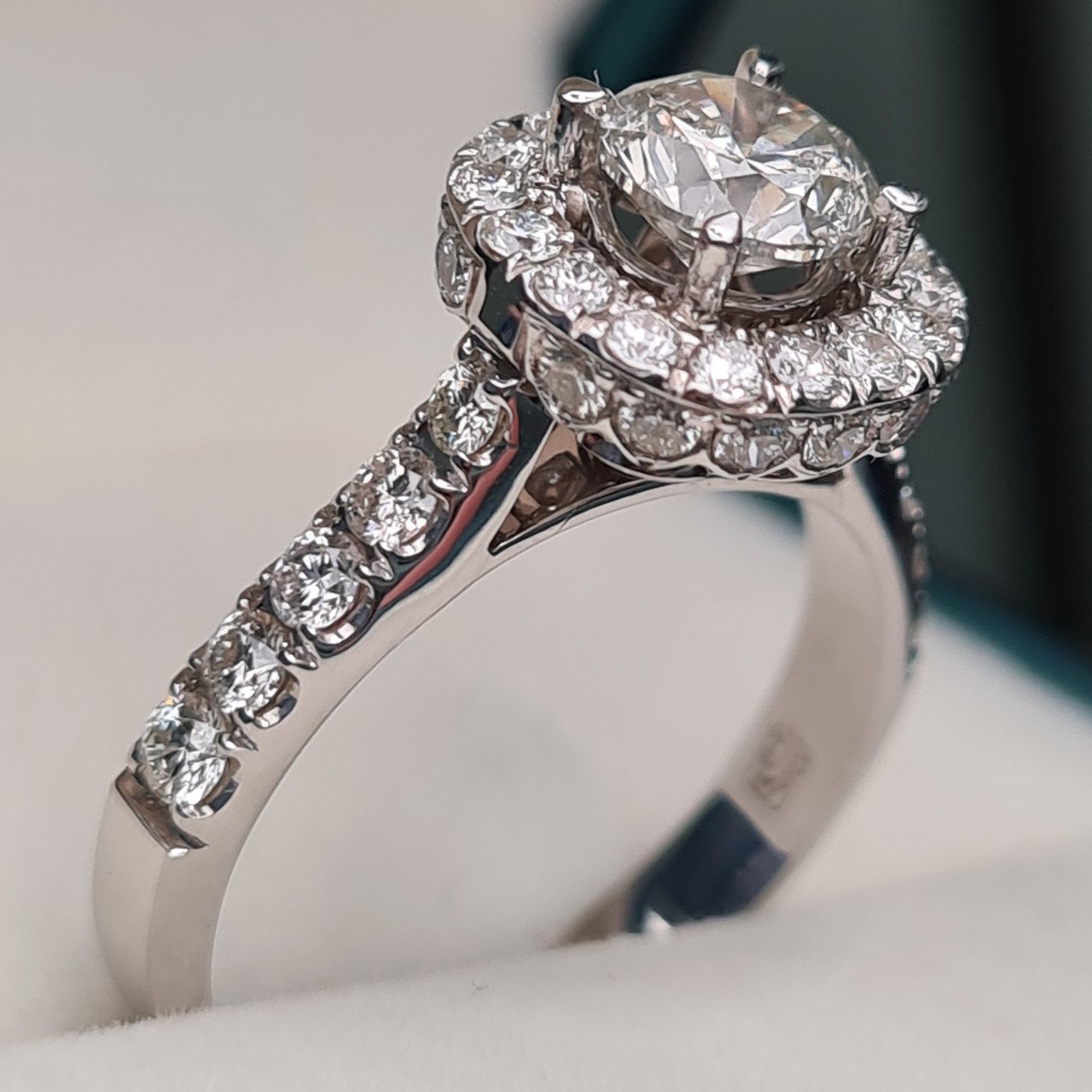 Кольцо Deimantas 94646683 18р 4,69гр 2,21ct. купить,NaN