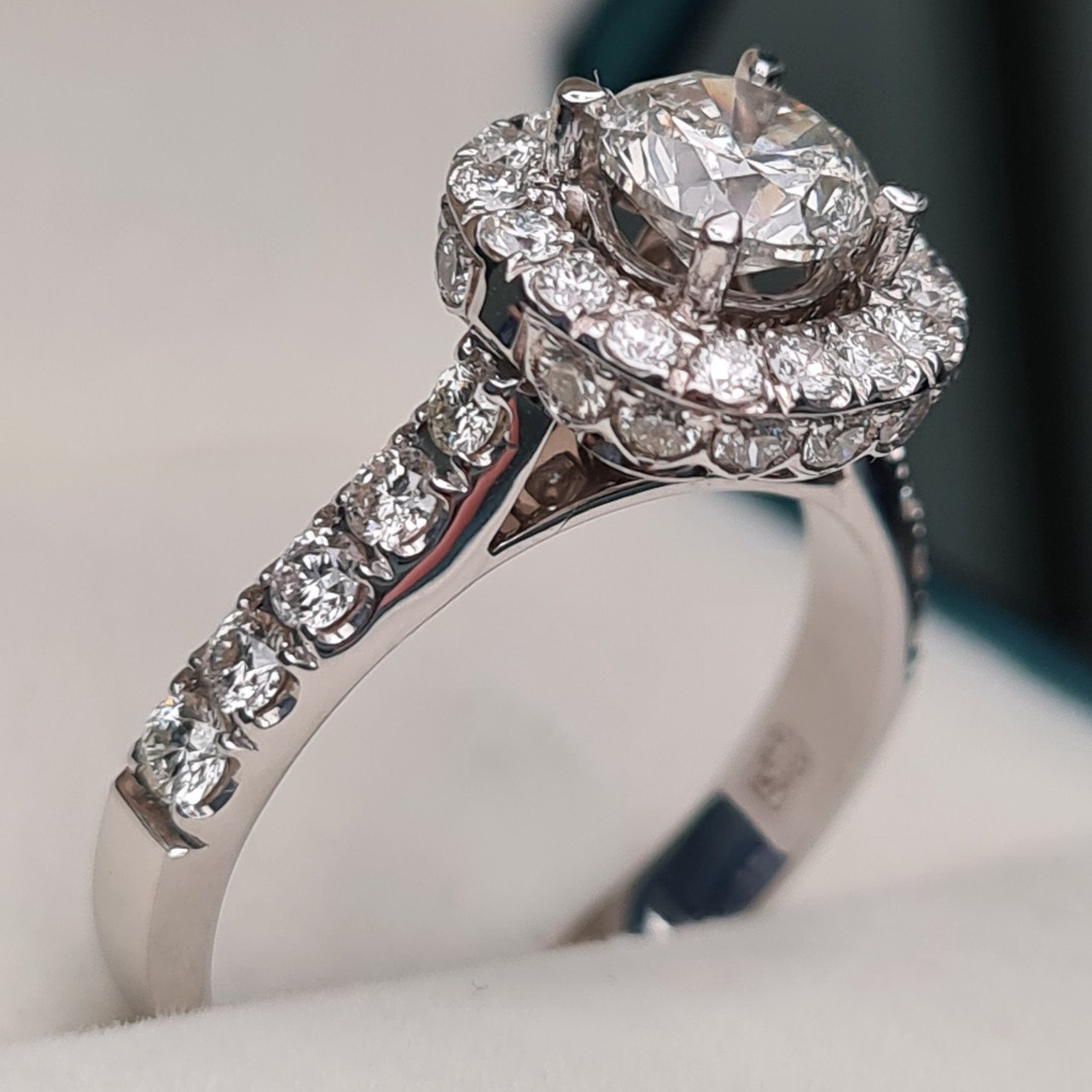 Кольцо Deimantas 94646683 18р 4,69гр 2,21ct. купить,NaN