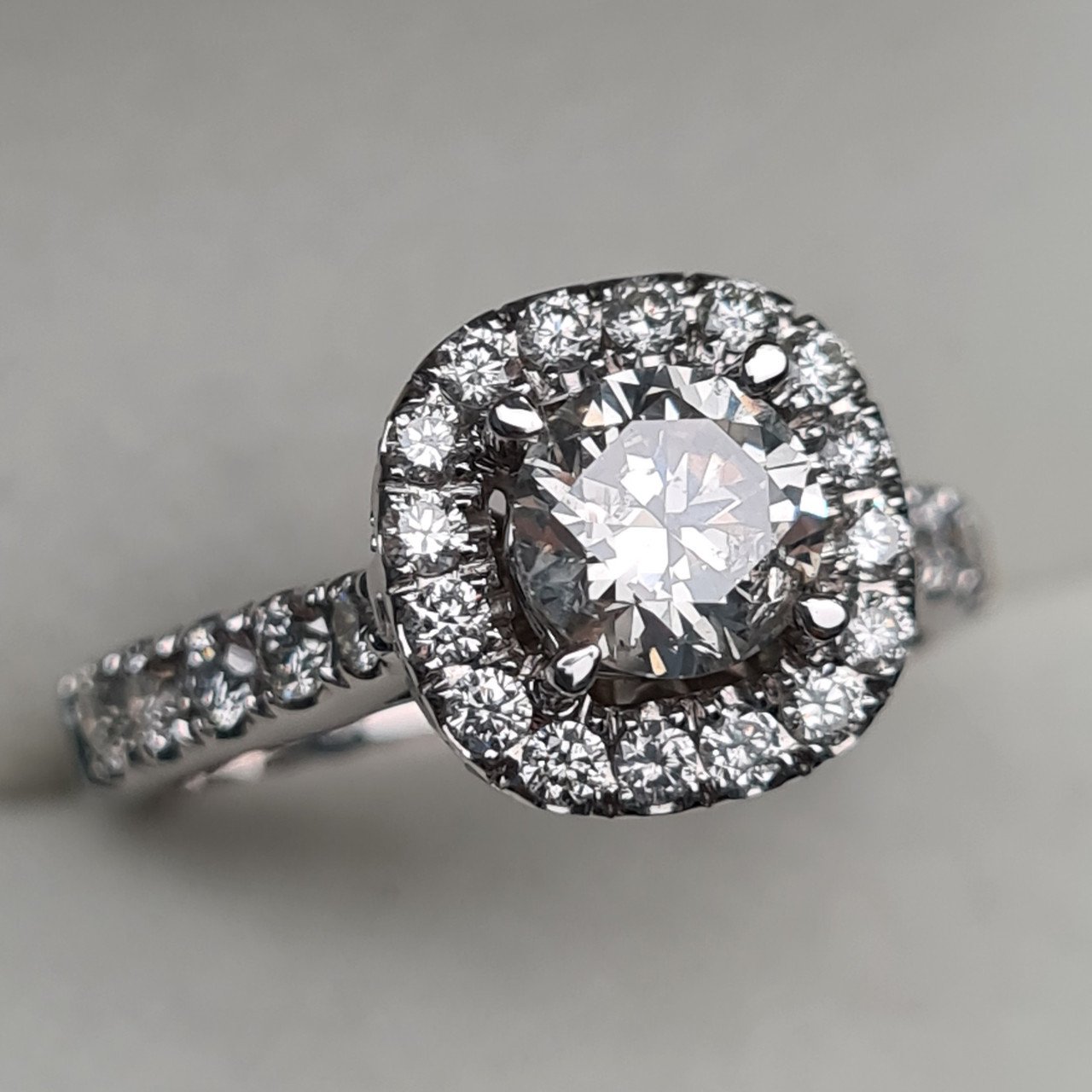 Кольцо Deimantas 94646683 18р 4,69гр 2,21ct. купить,NaN