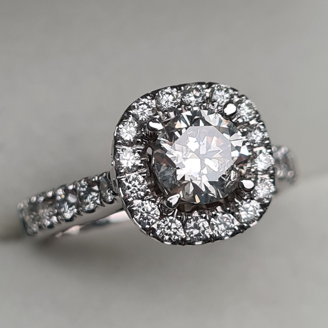 Кольцо Deimantas 94646683 18р 4,69гр 2,21ct. купить,NaN