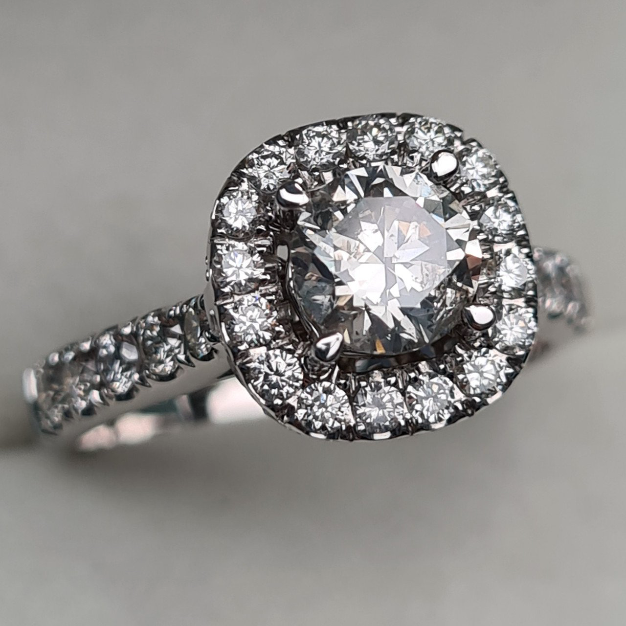 Кольцо Deimantas 94646683 18р 4,69гр 2,21ct. купить,NaN