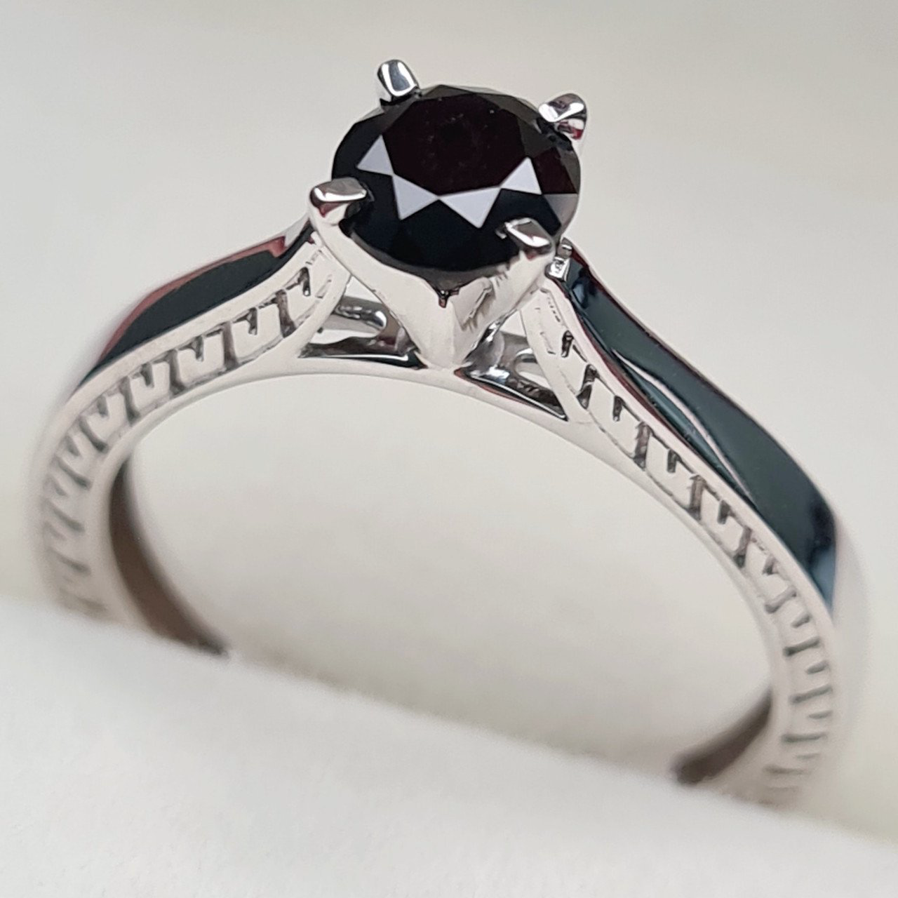 Кольцо Deimantas 96413747 16,5р 2,79гр 0,67ct. купить,NaN