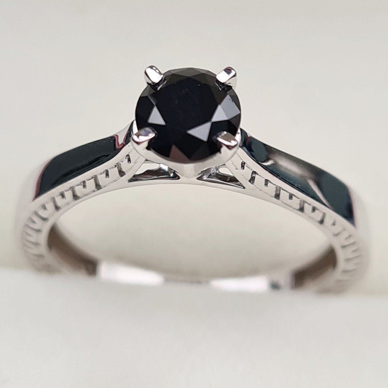 Кольцо Deimantas 96413747 16,5р 2,79гр 0,67ct. купить,NaN