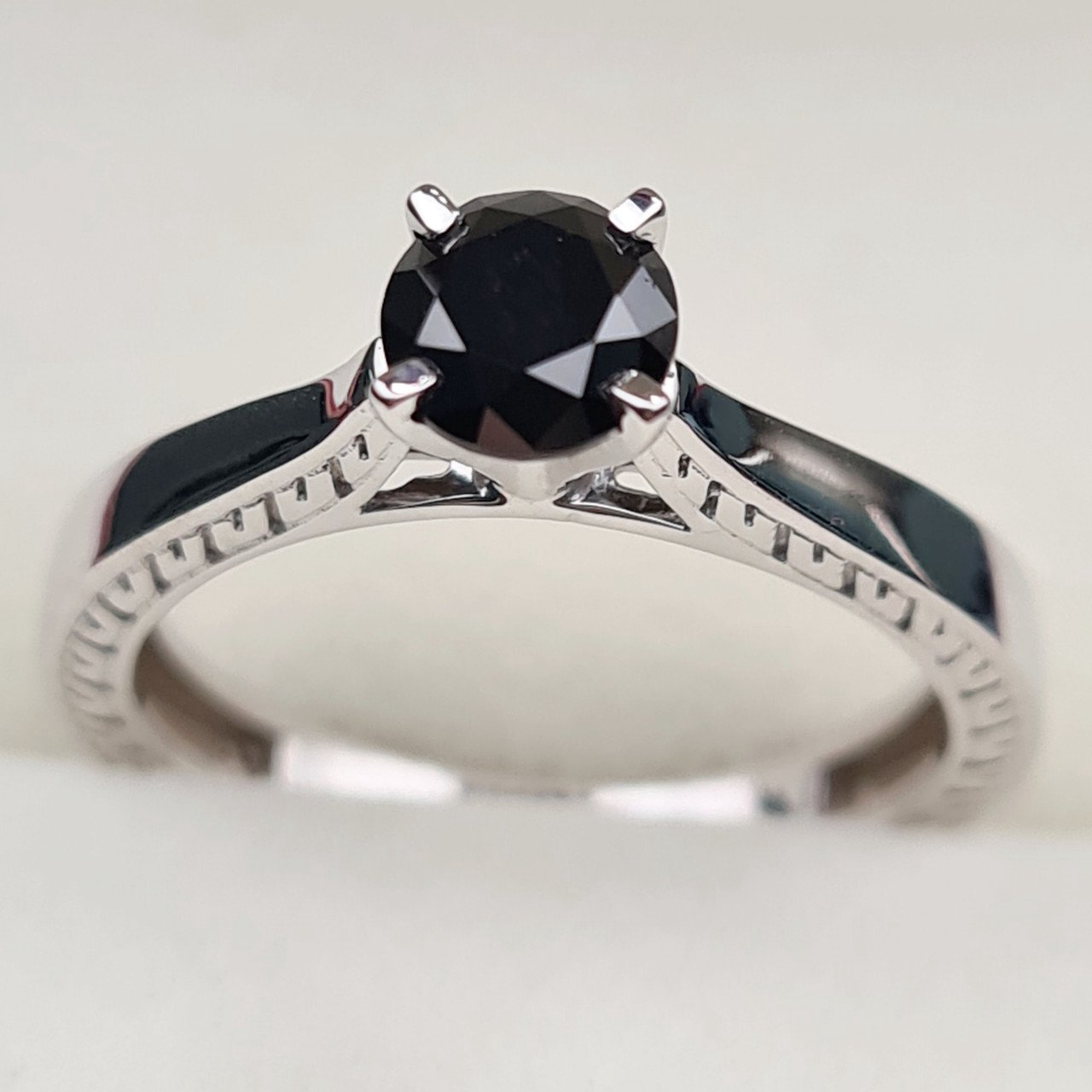 Кольцо Deimantas 96413747 16,5р 2,79гр 0,67ct. купить,NaN