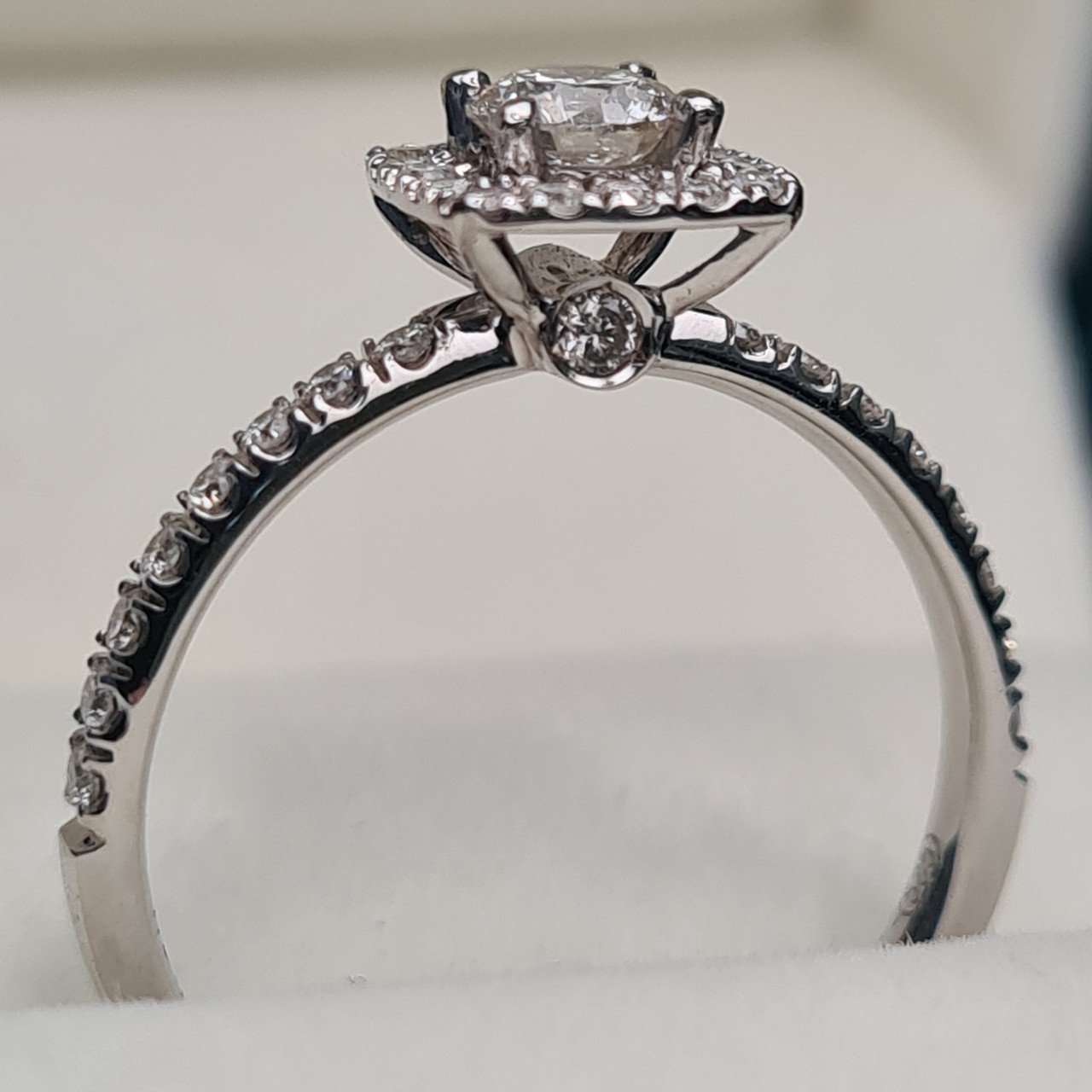 Кольцо Deimantas 94696036 16,51р 2,42гр 0,88ct. купить,NaN