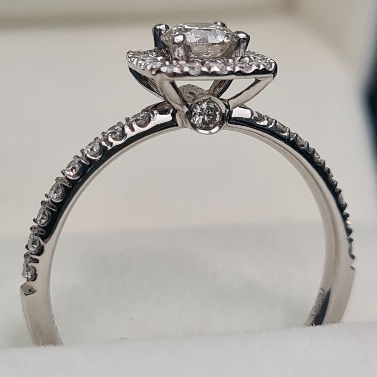 Кольцо Deimantas 94696036 16,51р 2,42гр 0,88ct. купить,NaN