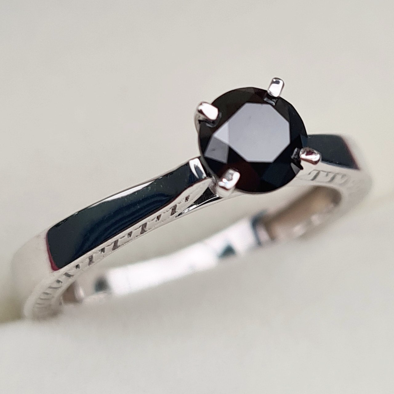Кольцо Deimantas 96413747 16,5р 2,79гр 0,67ct. купить,NaN