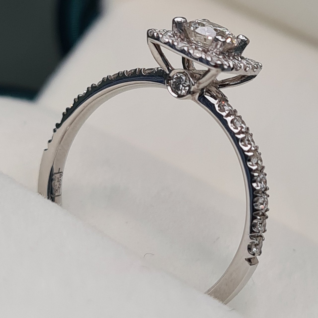 Кольцо Deimantas 94696036 16,51р 2,42гр 0,88ct. купить,NaN