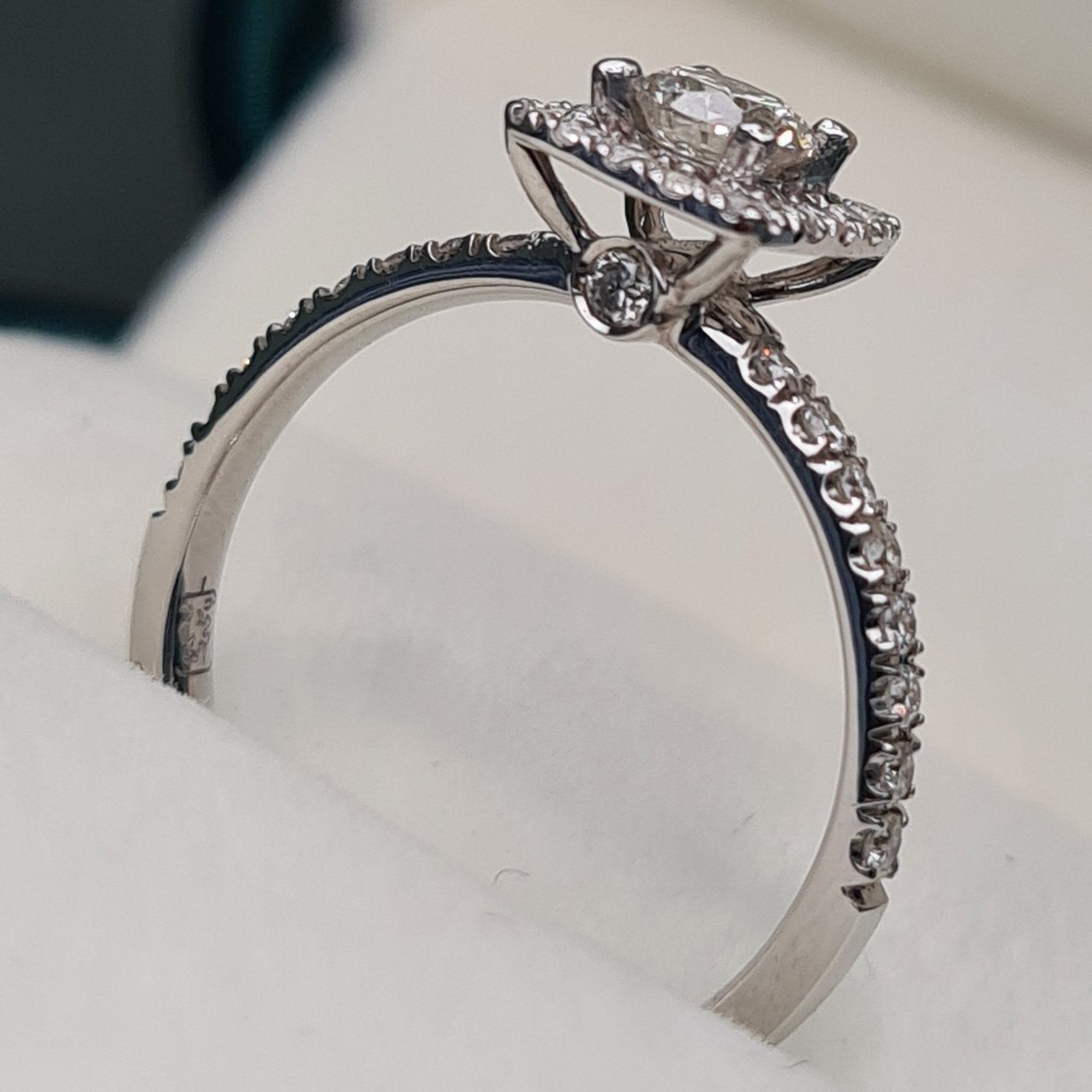 Кольцо Deimantas 94696036 16,51р 2,42гр 0,88ct. купить,NaN