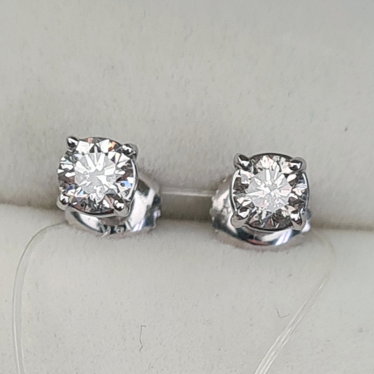 Серьги Deimantas 1,14гр 0,60ct. купить,NaN