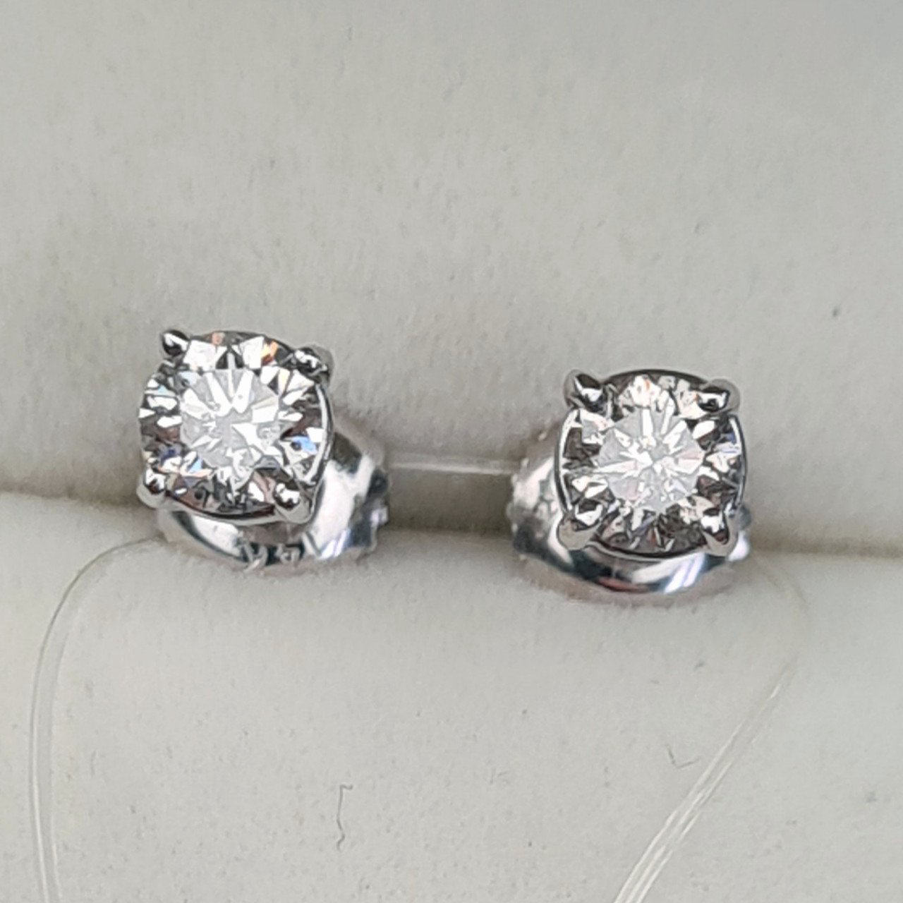 Серьги Deimantas 1,14гр 0,60ct. купить,NaN