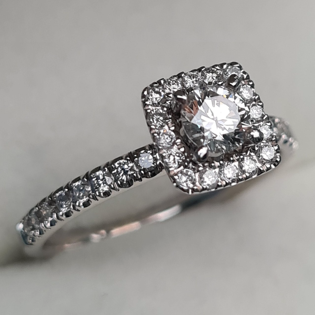 Кольцо Deimantas 94696036 16,51р 2,42гр 0,88ct. купить,NaN