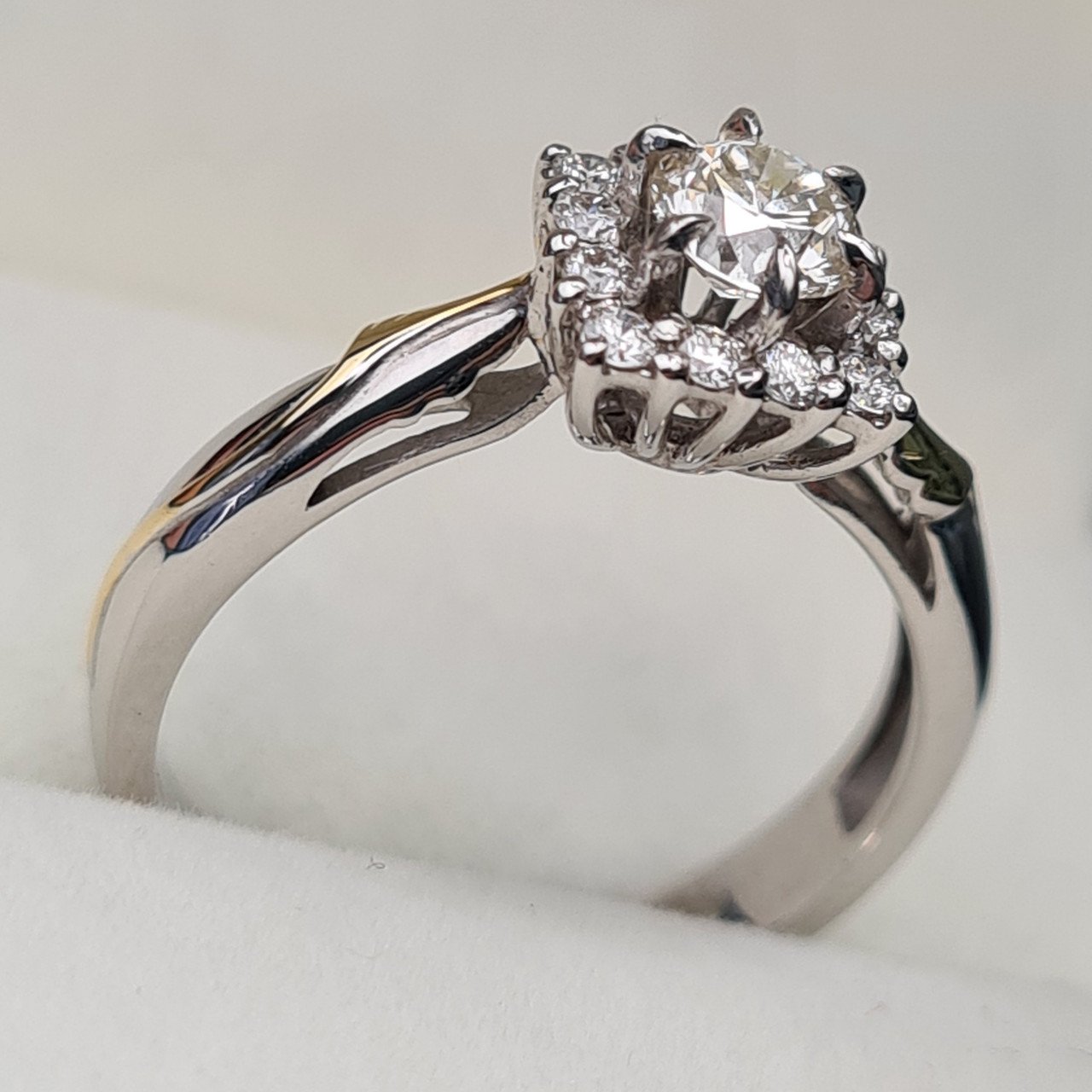 Кольцо Deimantas 94696053 16,51р 3,45гр 0,60ct. купить,NaN