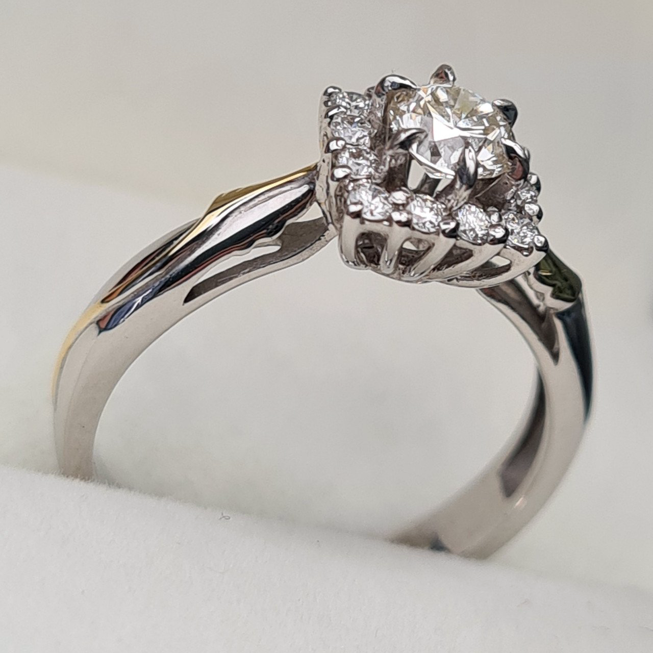 Кольцо Deimantas 94696053 16,51р 3,45гр 0,60ct. купить,NaN