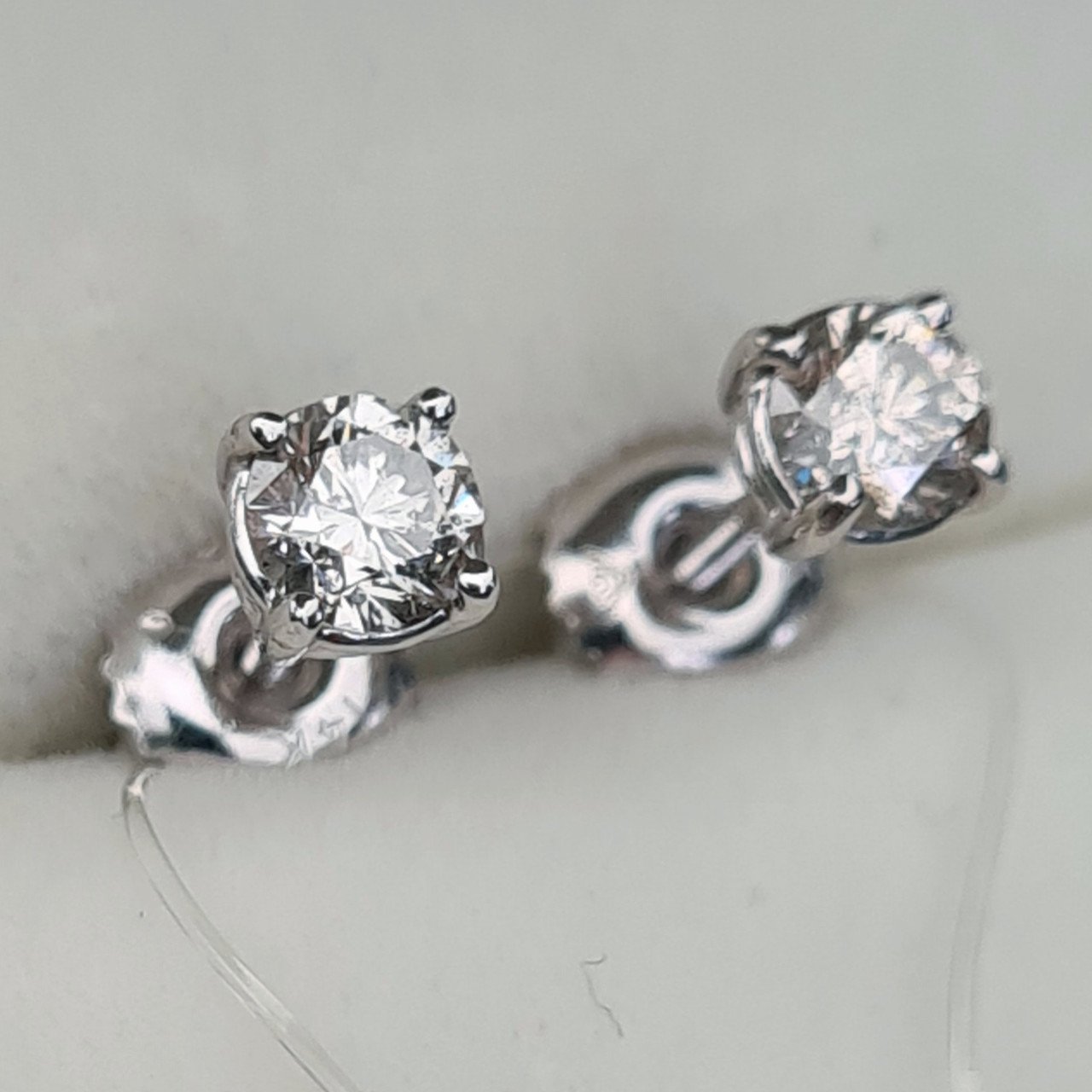 Серьги Deimantas 1,14гр 0,60ct. купить,NaN