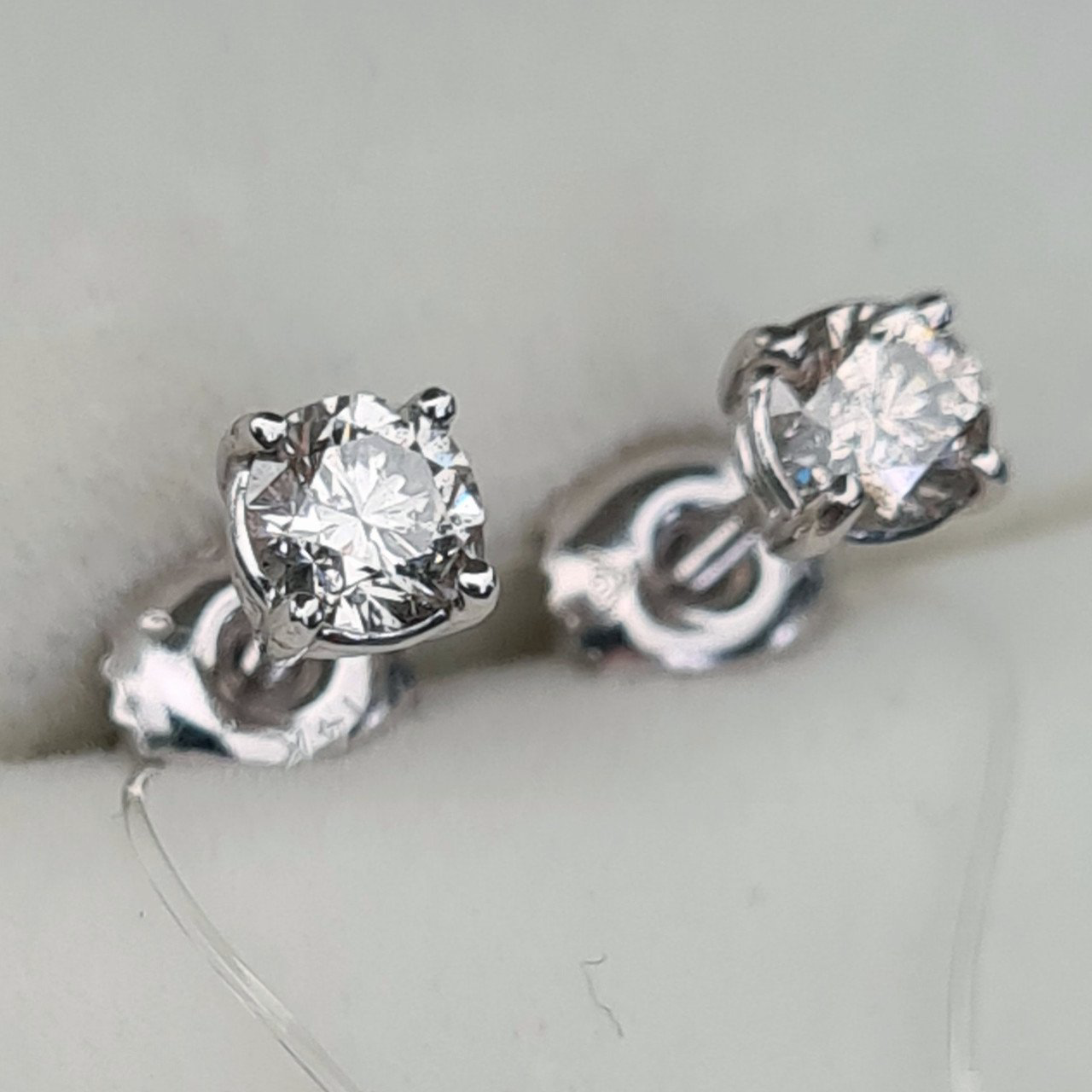 Серьги Deimantas 1,14гр 0,60ct. купить,NaN