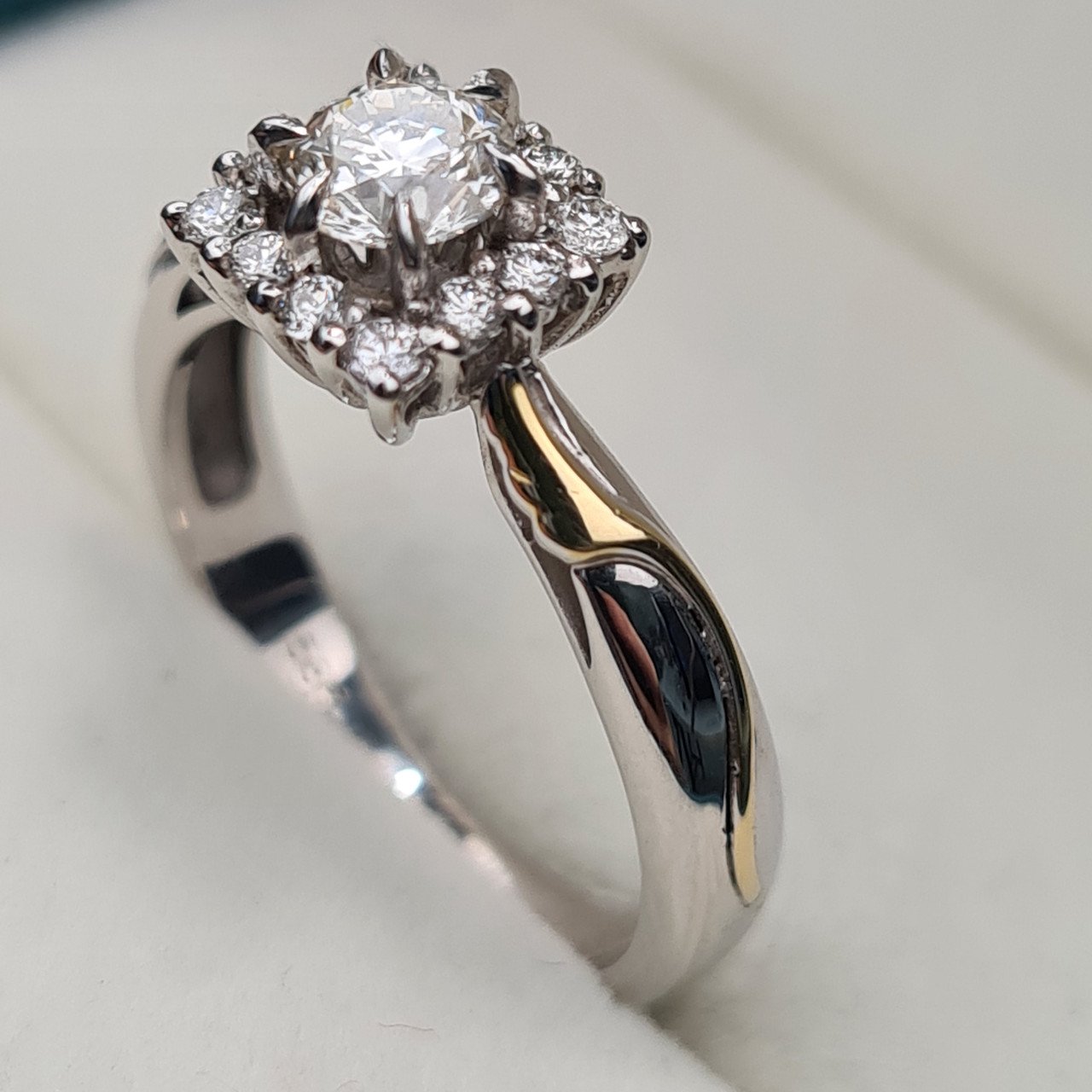 Кольцо Deimantas 94696053 16,51р 3,45гр 0,60ct. купить,NaN
