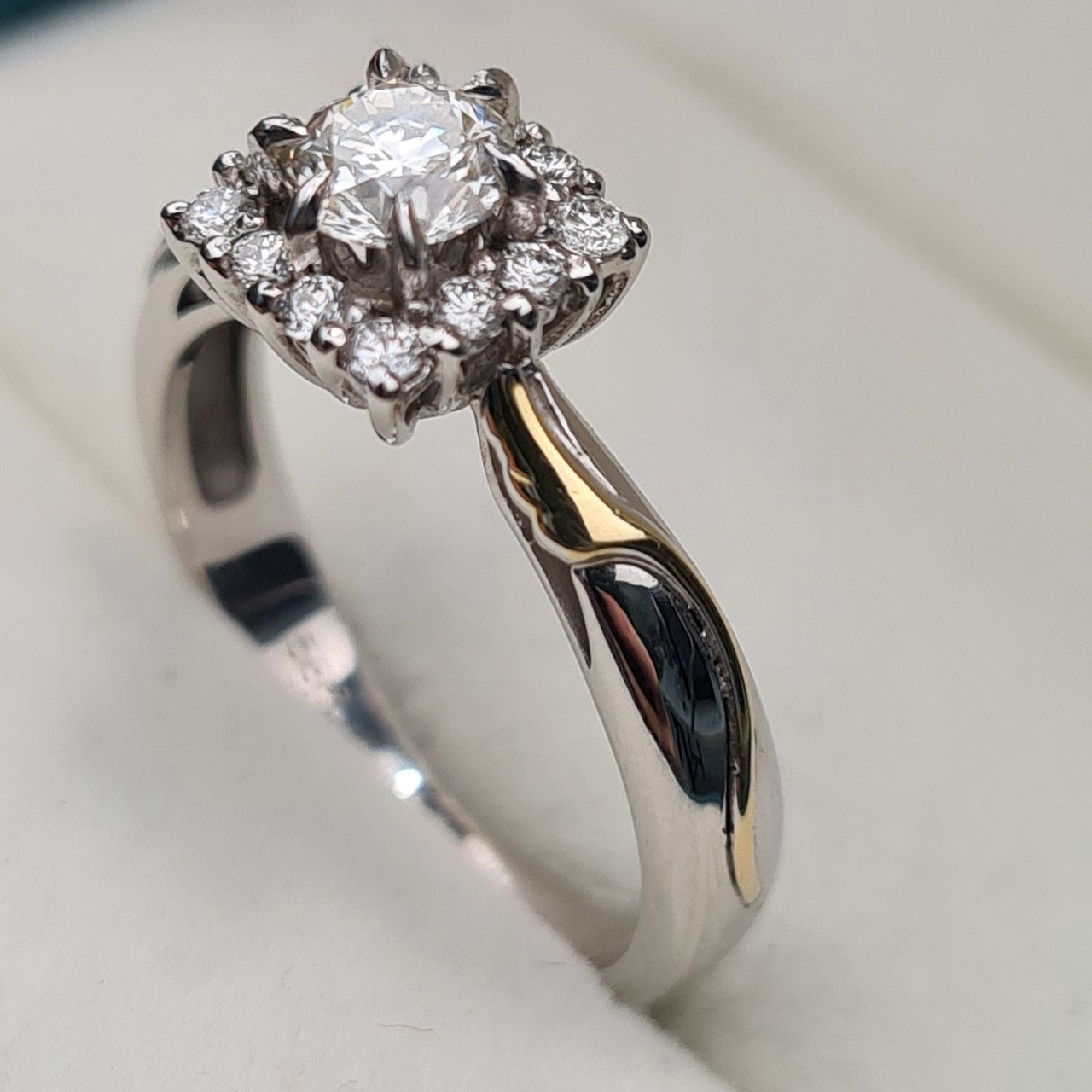 Кольцо Deimantas 94696053 16,51р 3,45гр 0,60ct. купить,NaN
