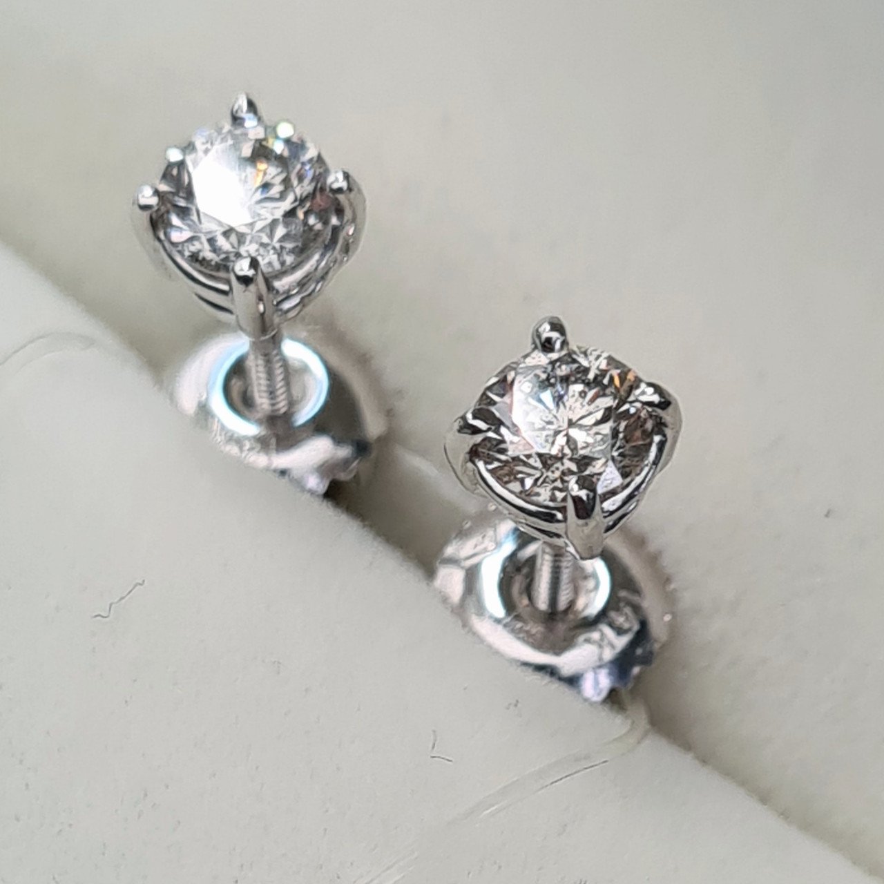 Серьги Deimantas 1,14гр 0,60ct. купить,NaN