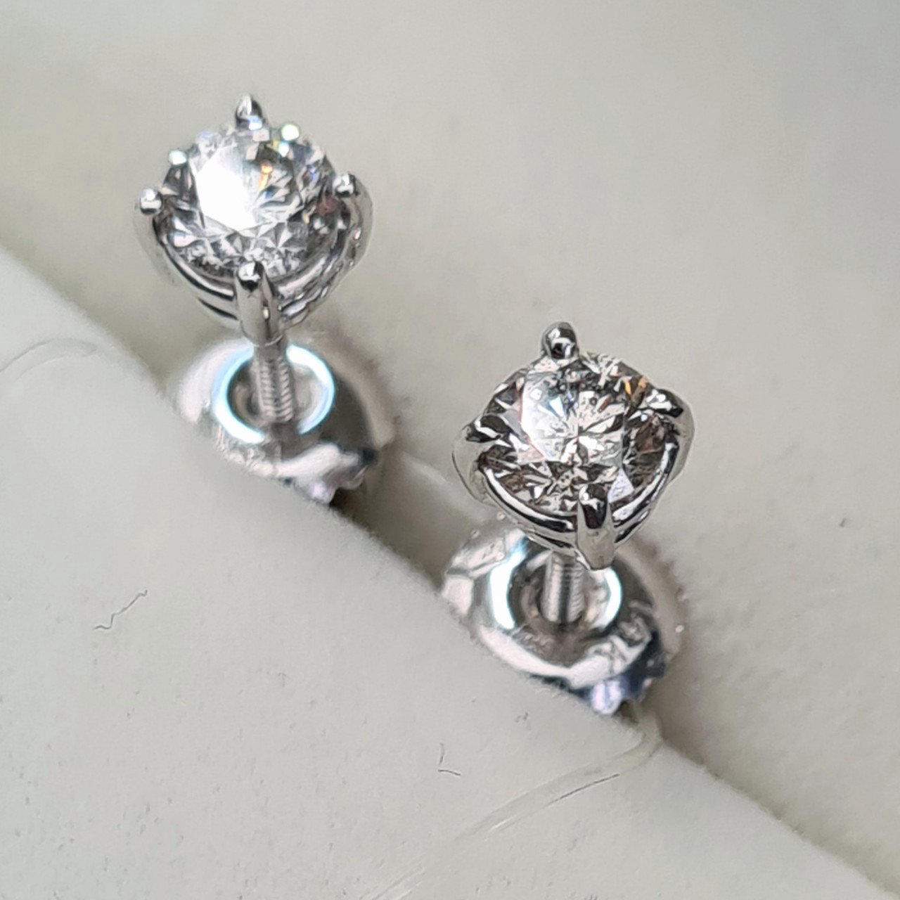 Серьги Deimantas 1,14гр 0,60ct. купить,NaN