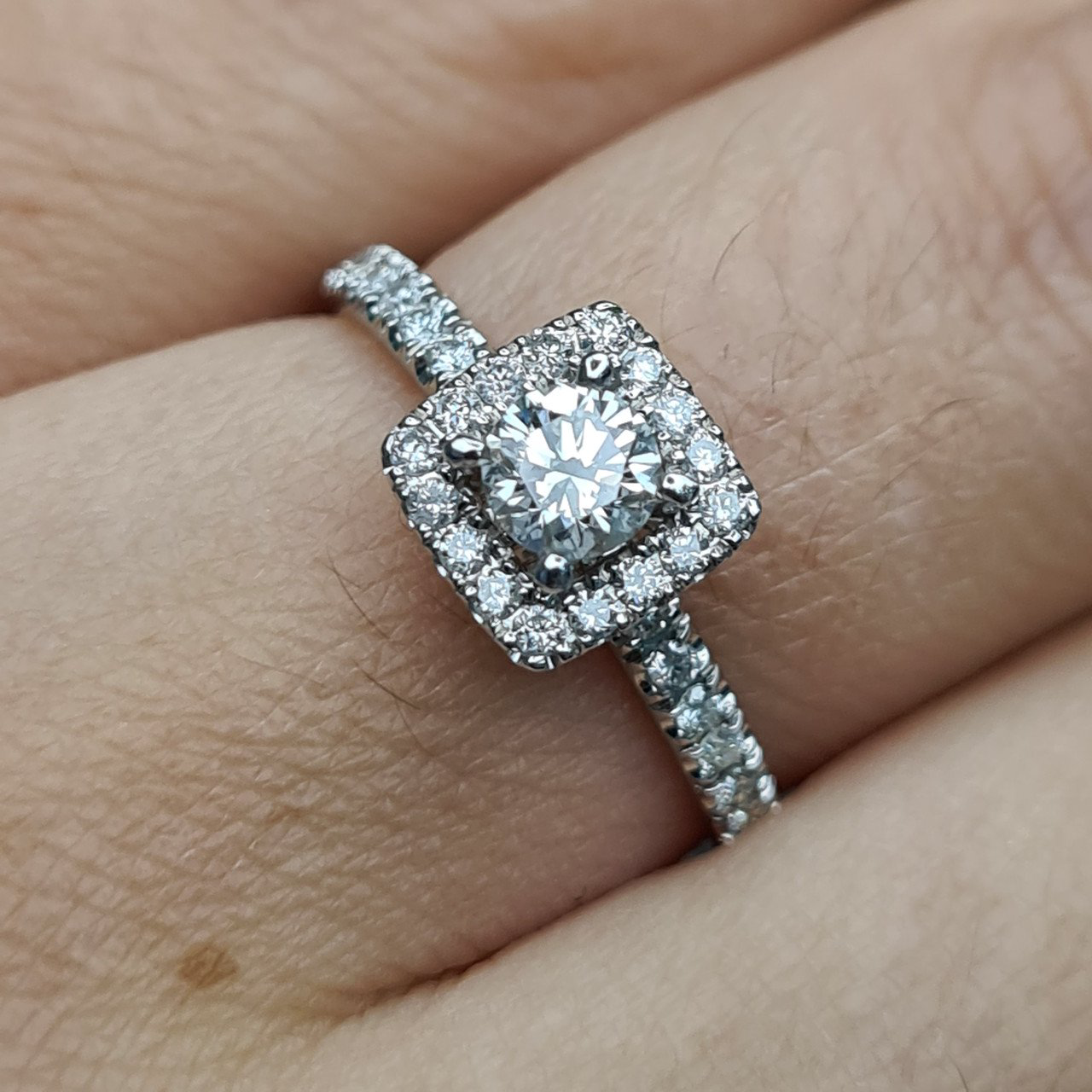 Кольцо Deimantas 94696036 16,51р 2,42гр 0,88ct. купить,NaN