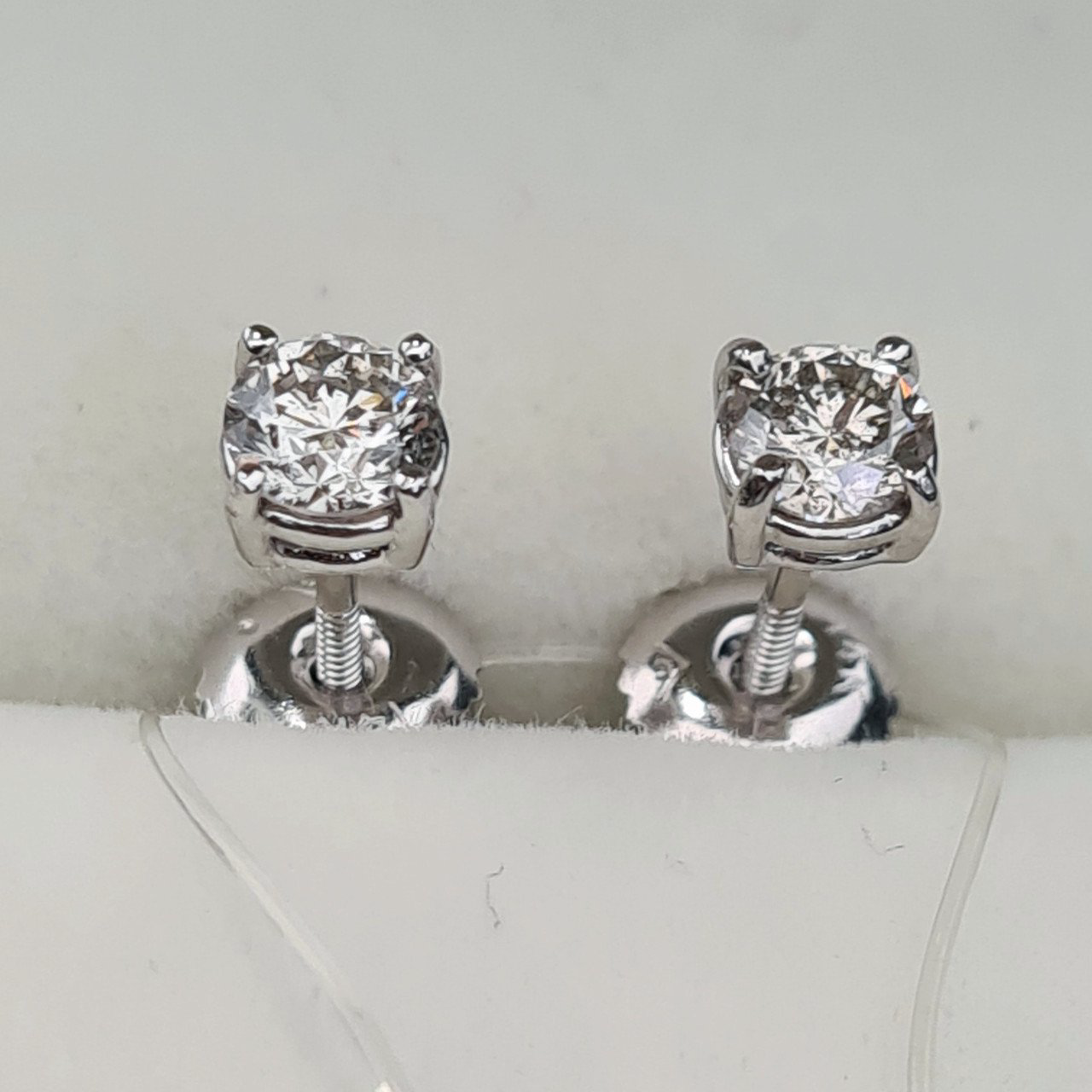 Серьги Deimantas 1,14гр 0,60ct. купить,NaN