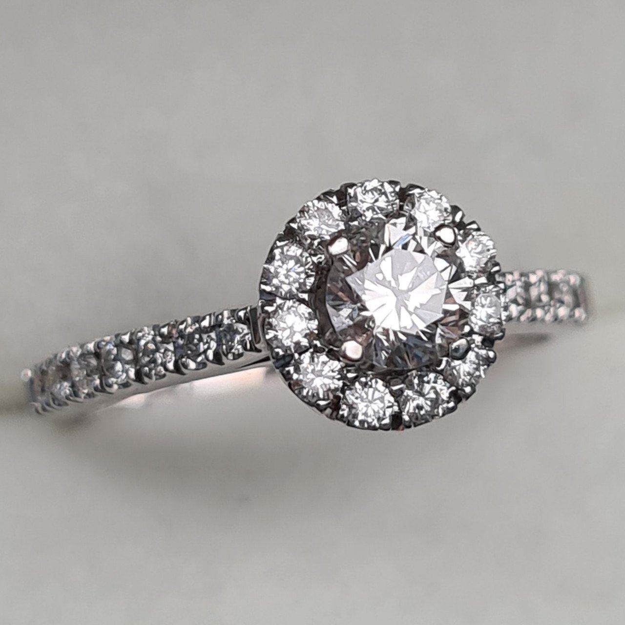 Кольцо Deimantas 94696069 16р 2,4гр 0,76ct. купить,NaN