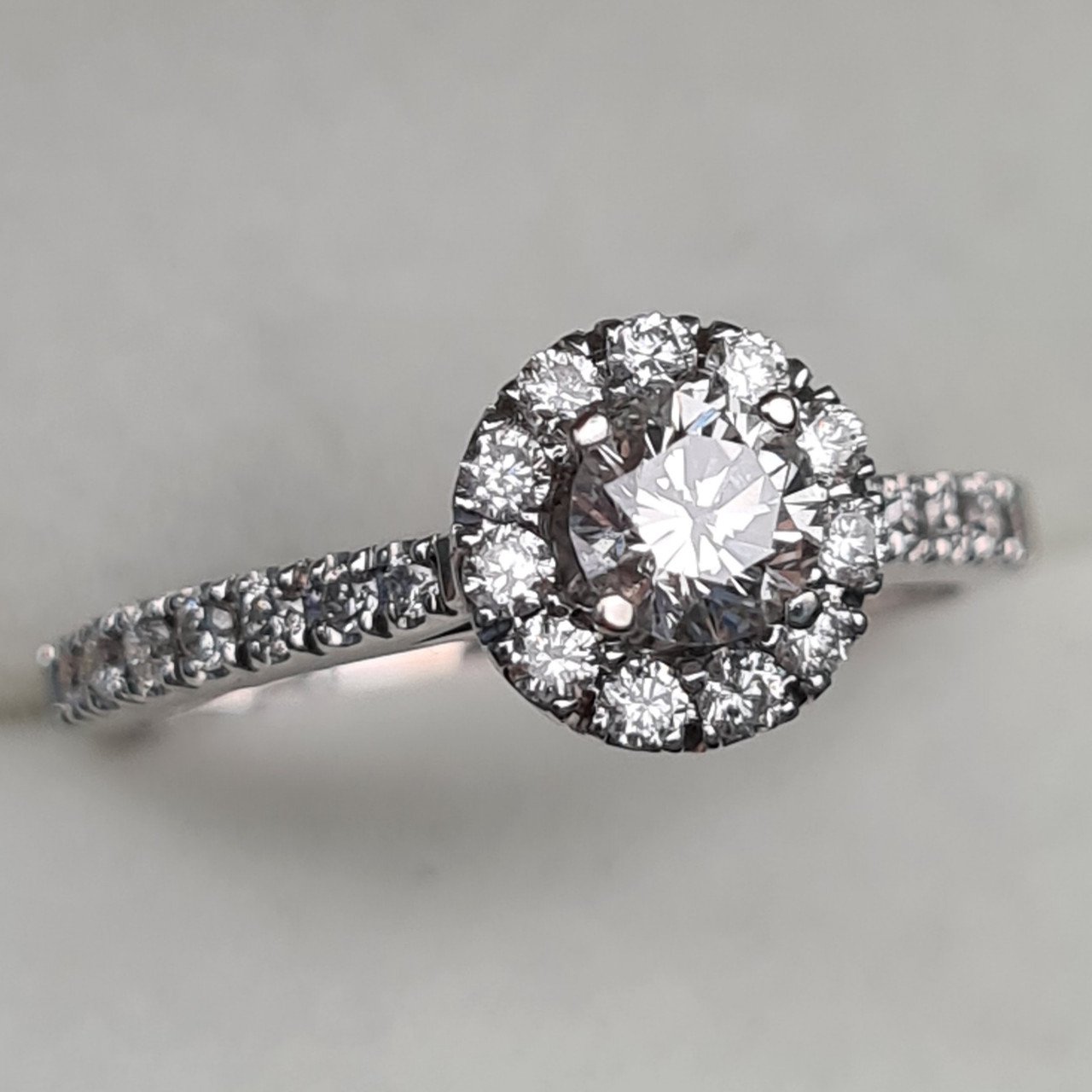 Кольцо Deimantas 94696069 16р 2,4гр 0,76ct. купить,NaN