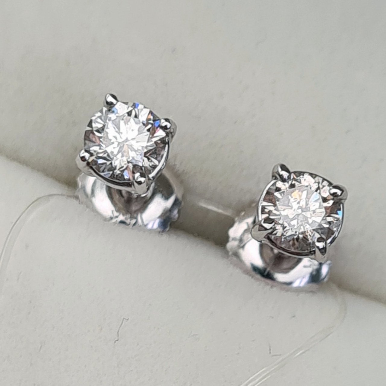 Серьги Deimantas 1,14гр 0,60ct. купить,NaN