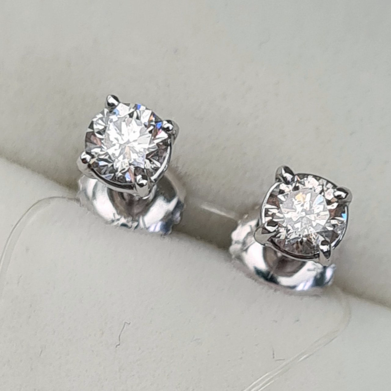 Серьги Deimantas 1,14гр 0,60ct. купить,NaN